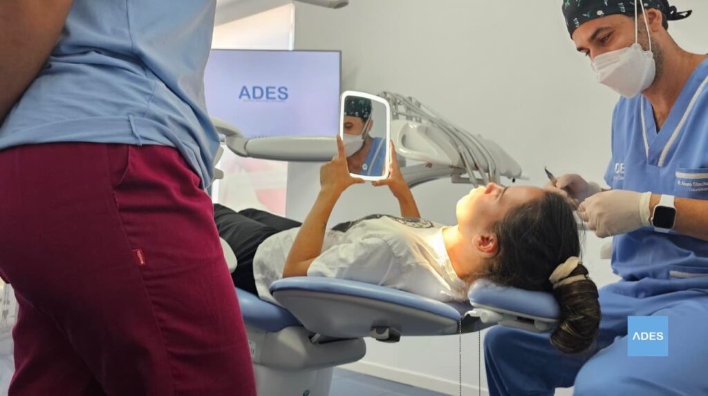 Revisión de Ortodoncia - Clínica Dental ADES, Badajoz Revisión de ortodoncia en Clínica Dental ADES, Badajoz - Seguimiento personalizado para tu sonrisa